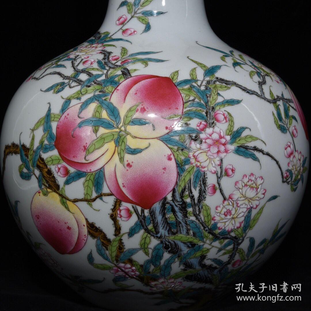清乾隆粉彩福寿纹天球瓶
