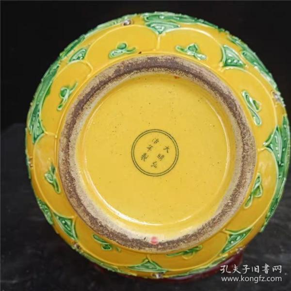 法华彩荷花鸳鸯玉壶春瓶