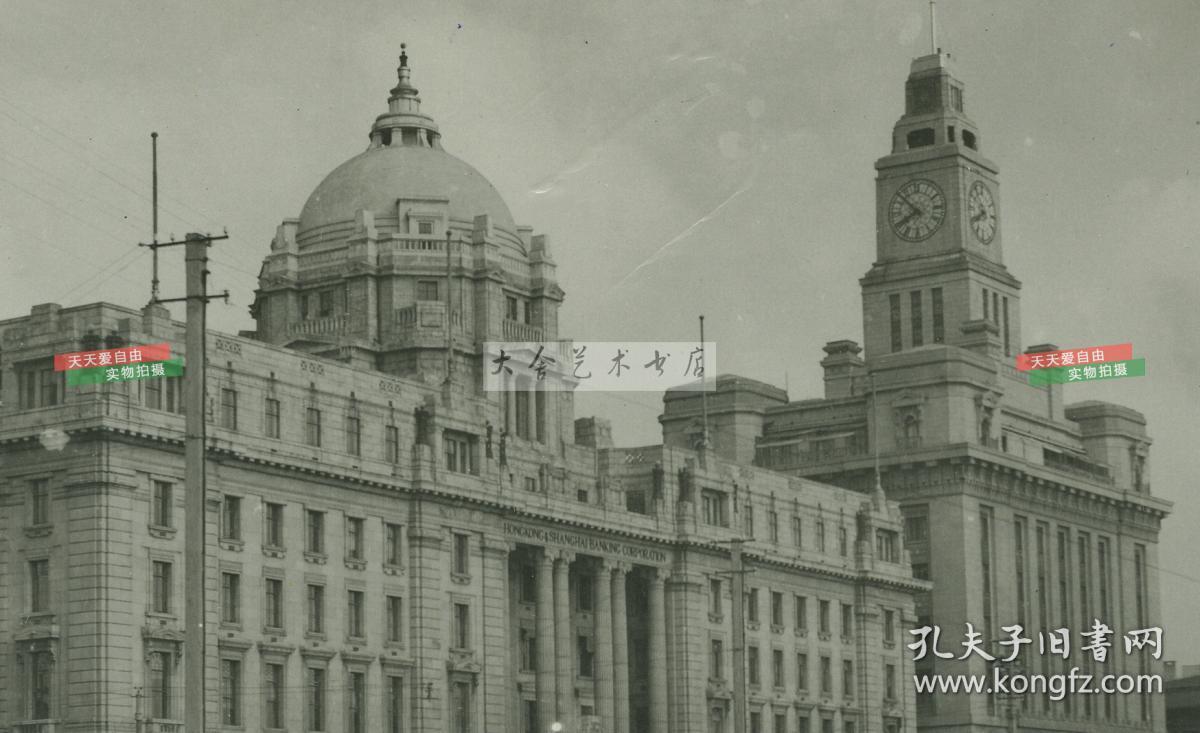 民国上海早上七点五十分的外滩,汇丰银行大楼和海关大楼前,泛银