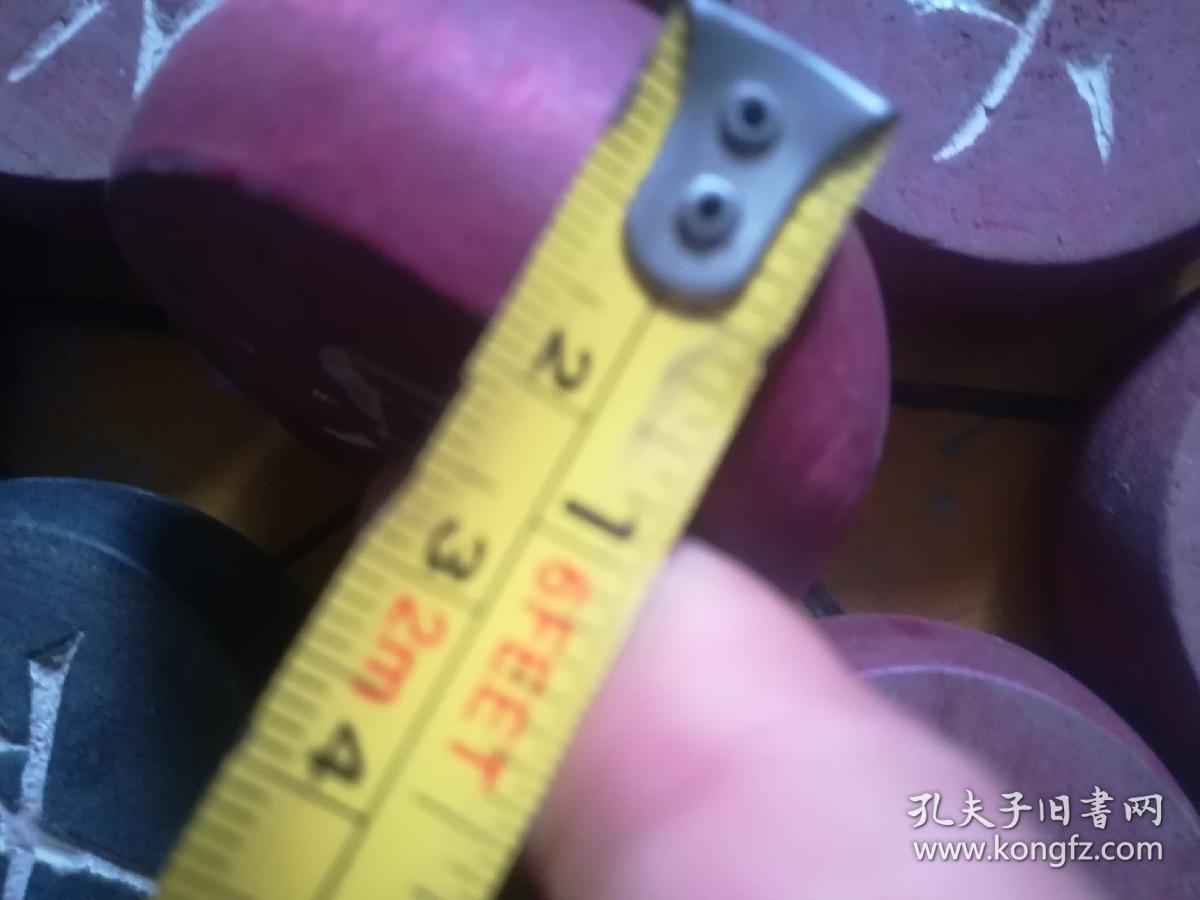 5厘米左右,厚2厘米左右又一个兵稍微有点裂痕,棋盘展开长63厘米左右