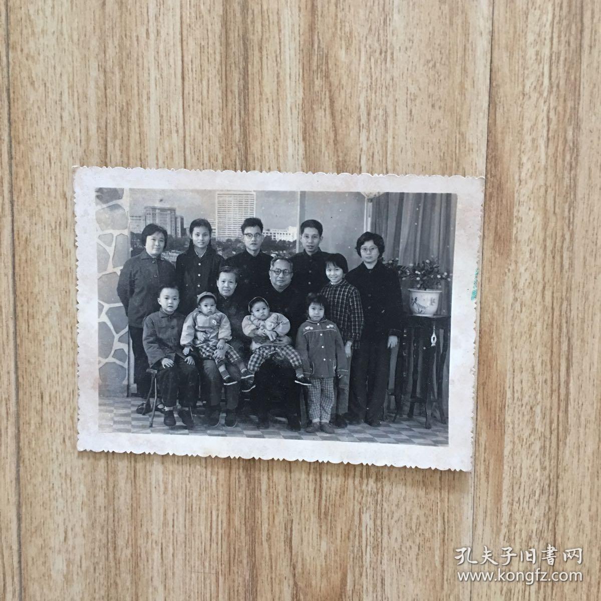 老照片:全家福 1975年春节