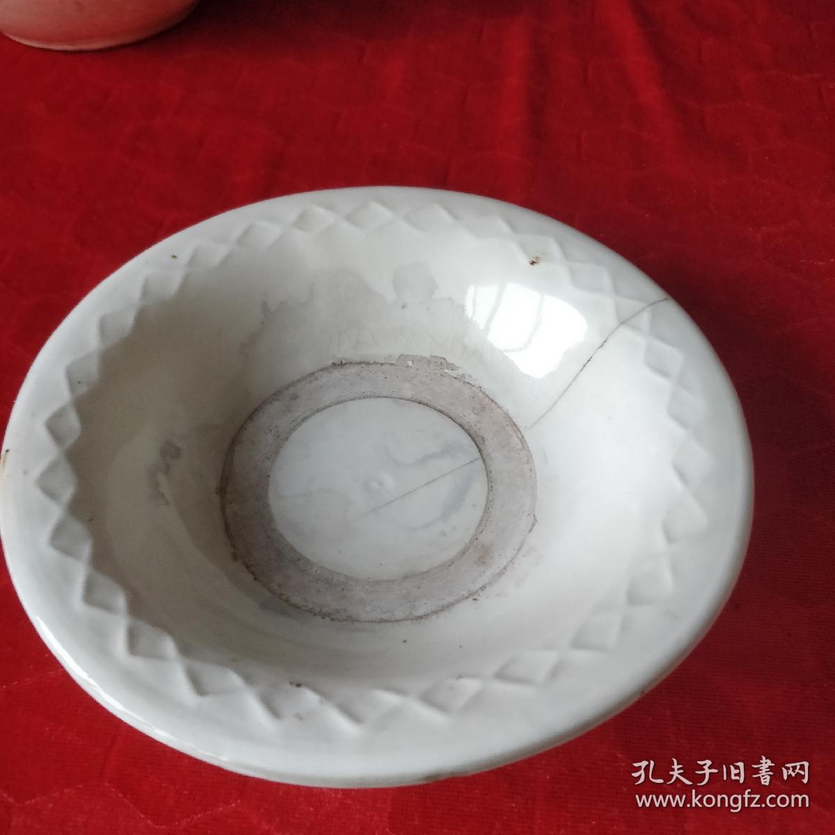 古董碗,有道裂,当工艺品价格卖