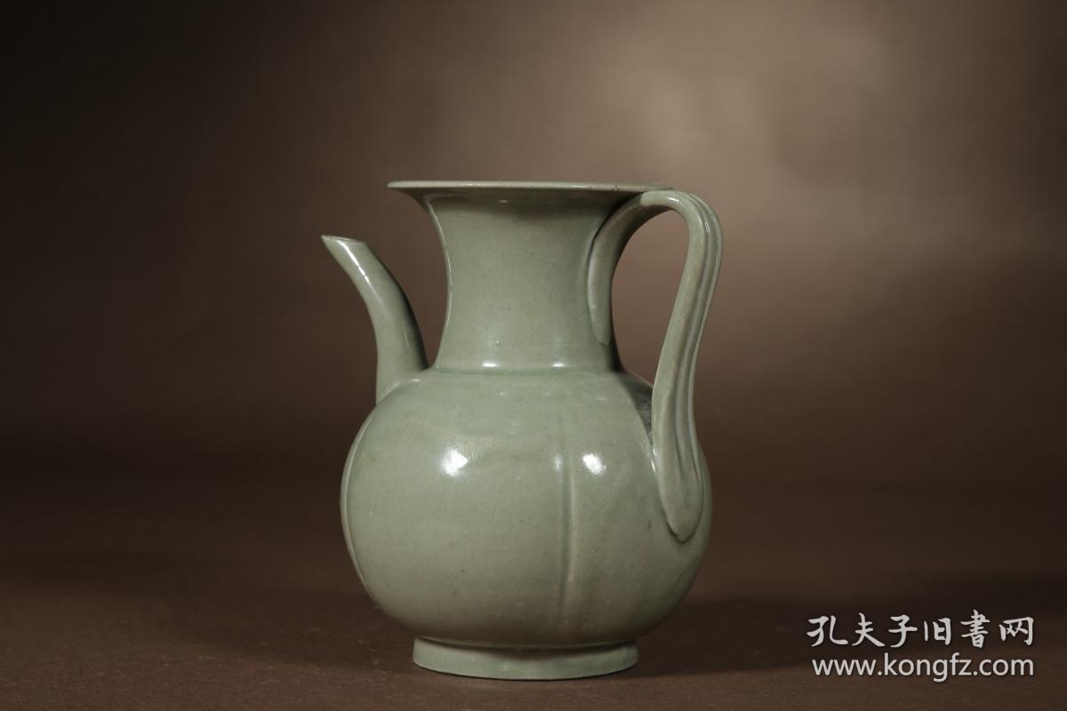 晋代:越窑青瓷执壶