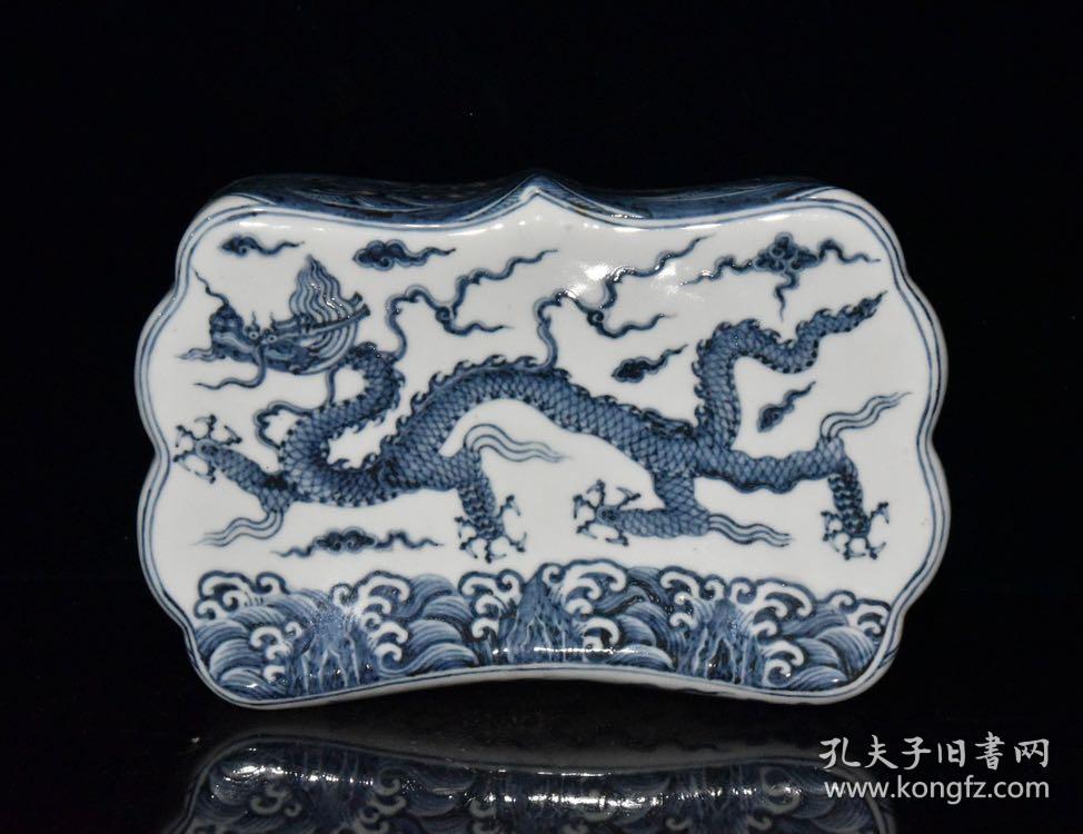 明代青花龙纹枕
