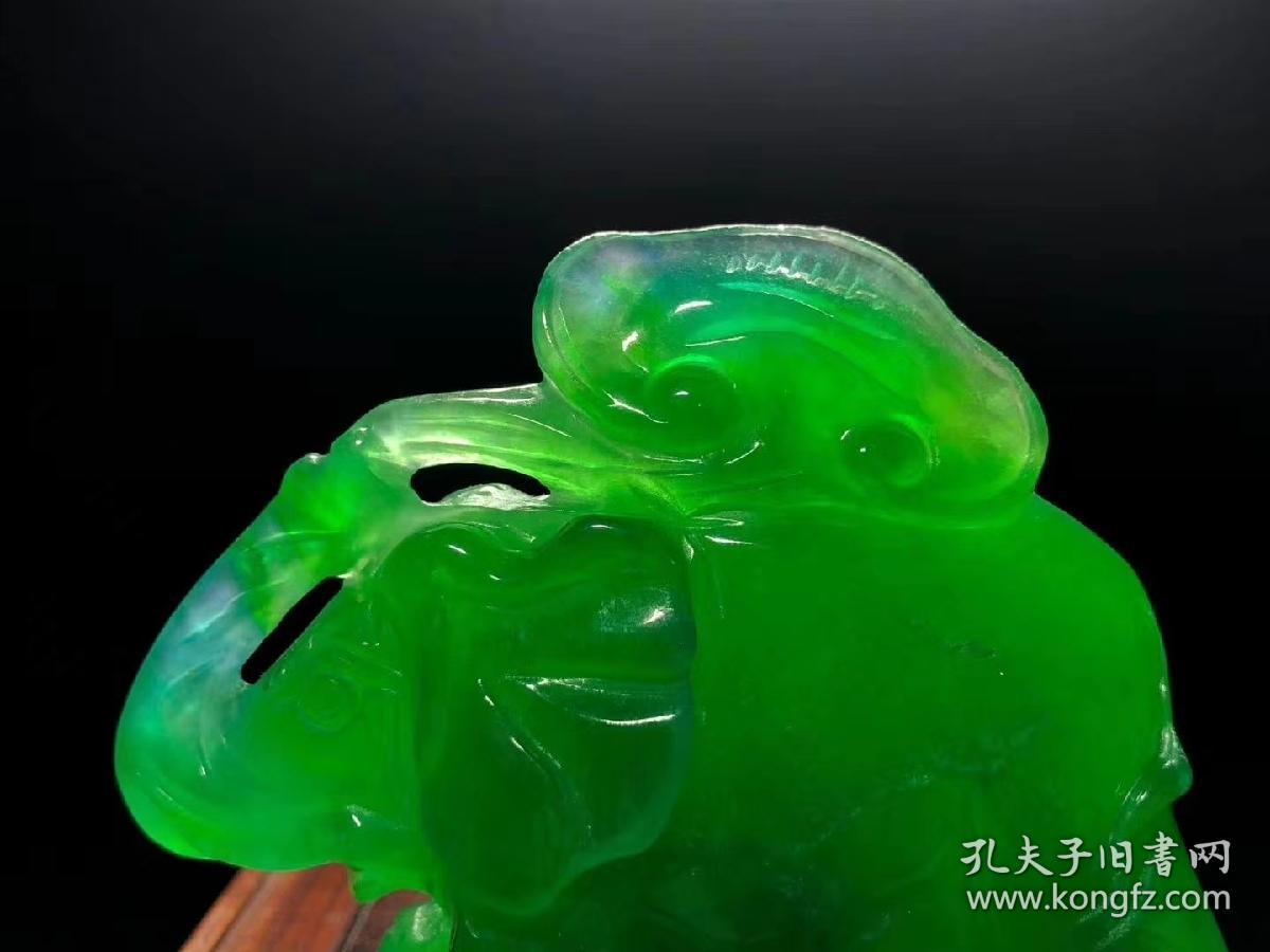 帝王绿高冰翡翠吉祥如意摆件,全手工立体雕刻,选料上乘,冰透水润,满绿