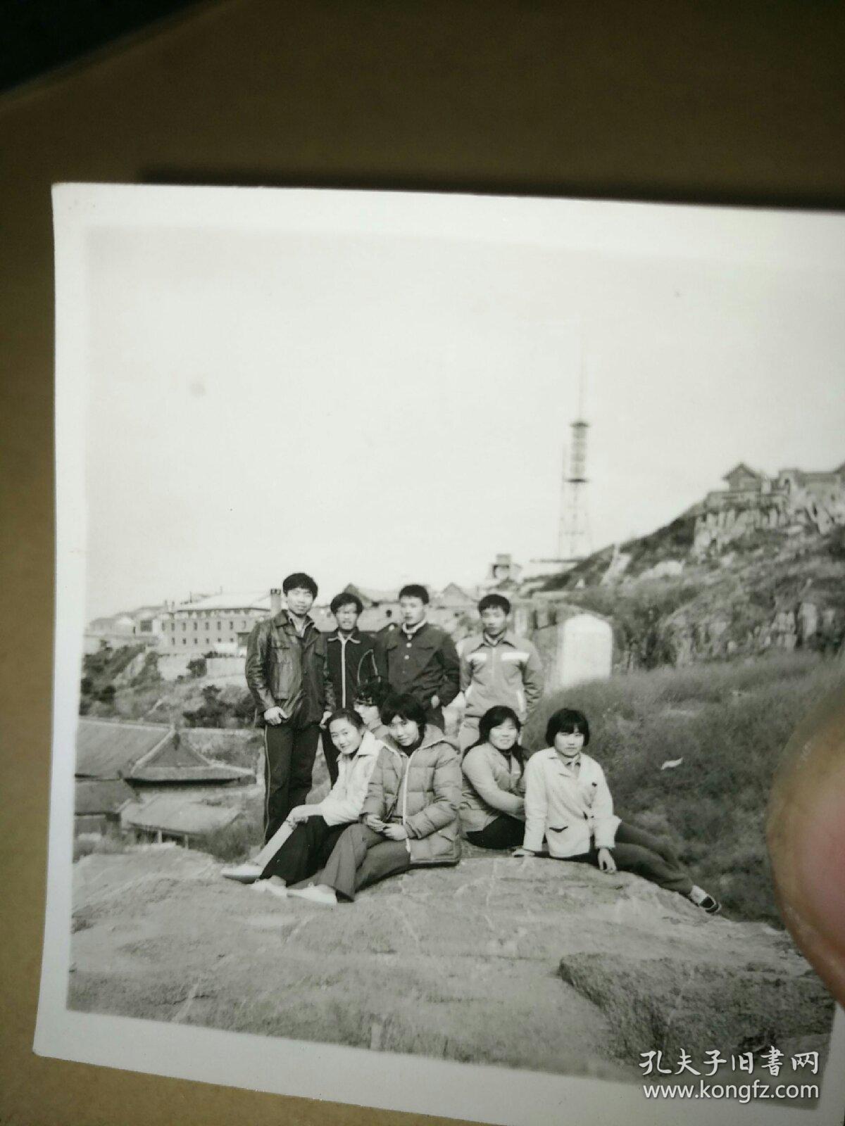 邹城历史老照片《七八十年代合影照之三》长六厘米,宽