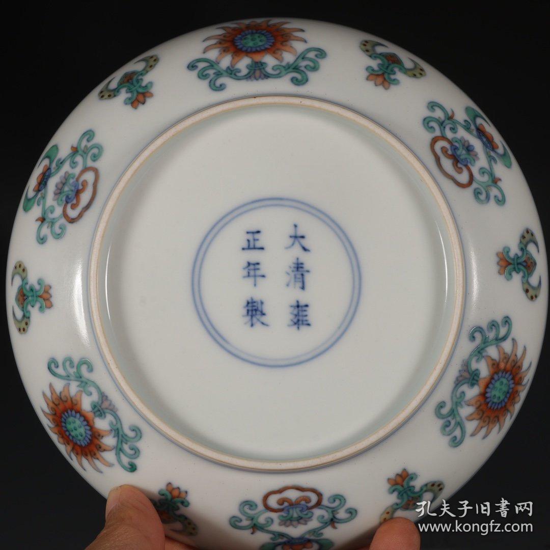 大清雍正年制款,斗彩花卉纹小碟一对.