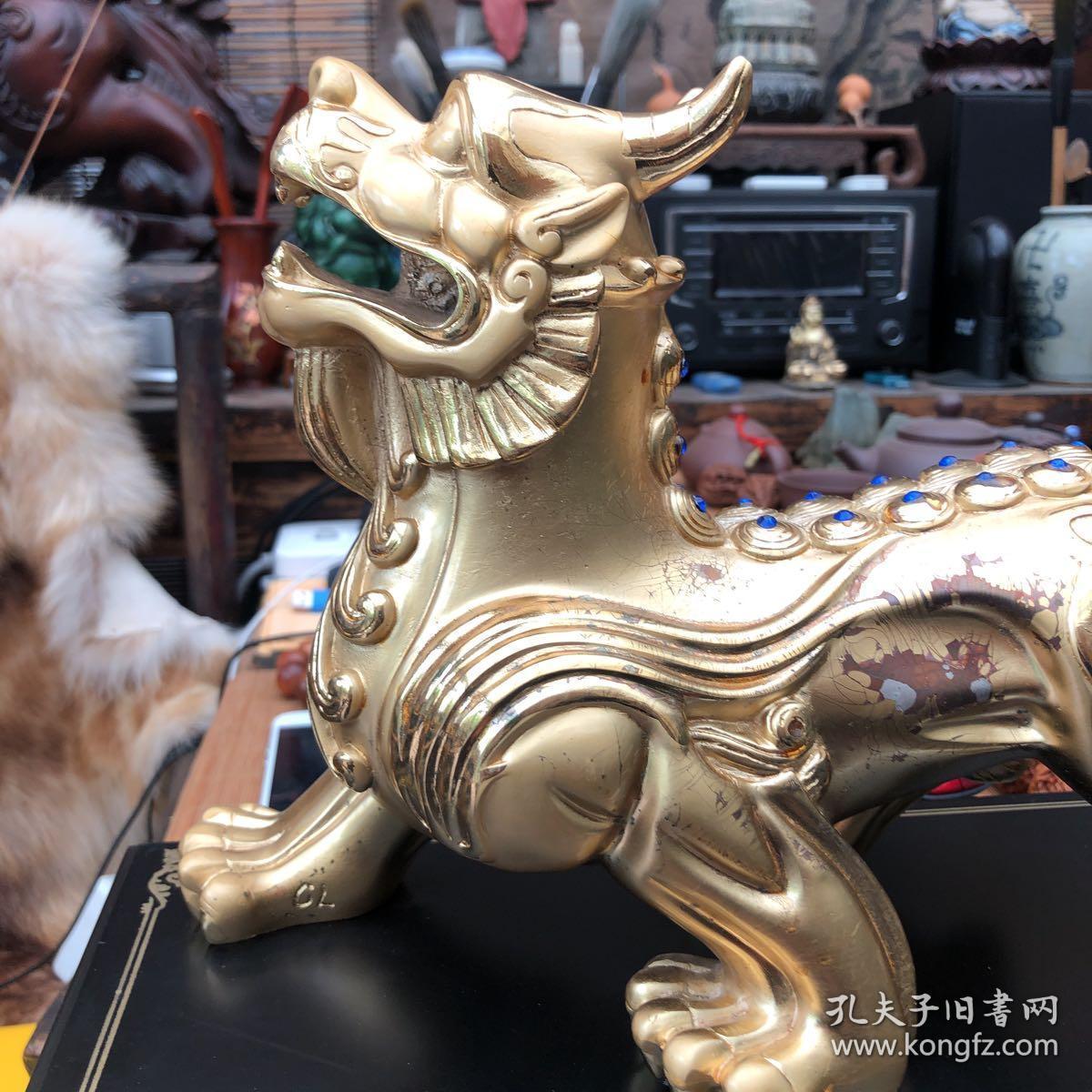避邪神兽,意态张扬勃兴,形状奇异体态浑圆,言能避御妖邪驱除群凶,拔除