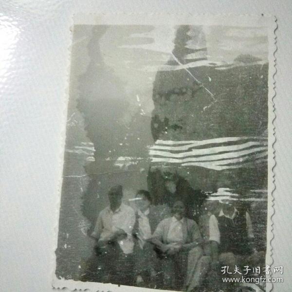 80年代模糊老照片.一家五口.