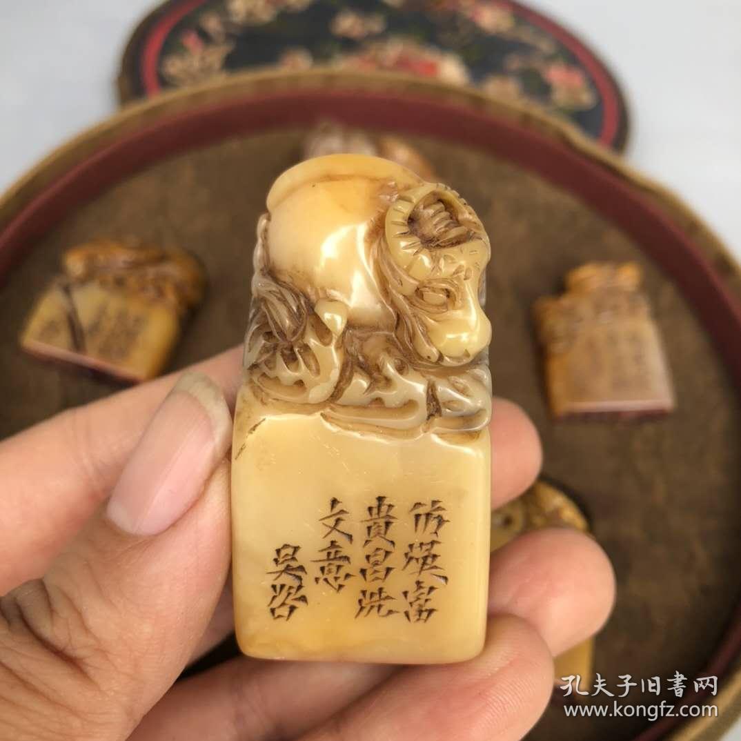珍藏篆刻家吴咨款寿山石田黄冻石手工雕刻五牛牛钮印章一套,配手工
