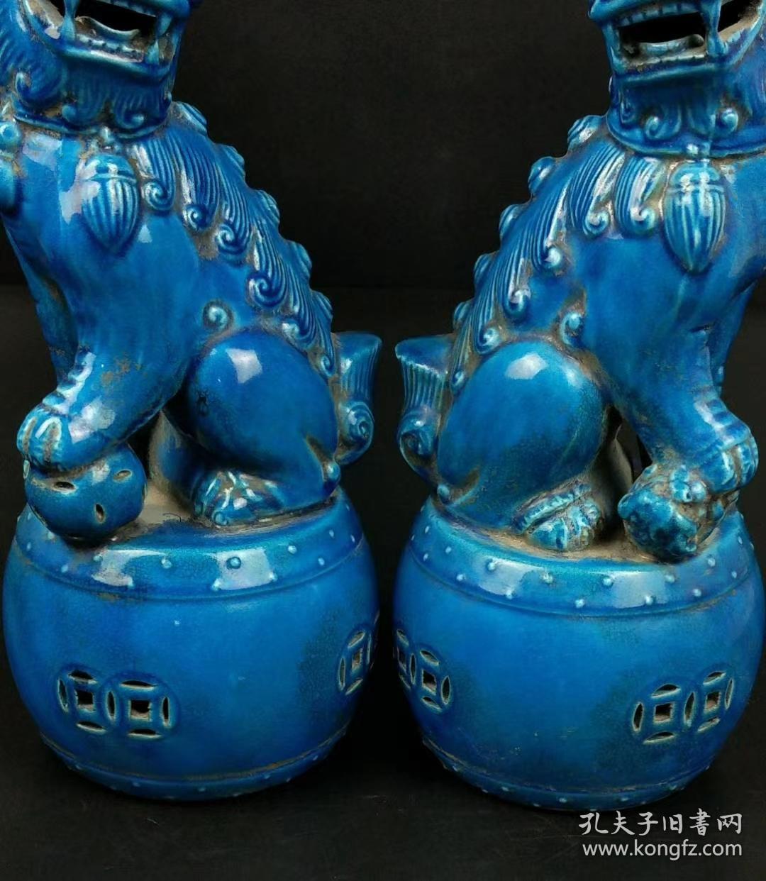 蓝色窑变瓷狮子摆件,双狮抢球,釉面滑润,包浆浓厚,品相完整