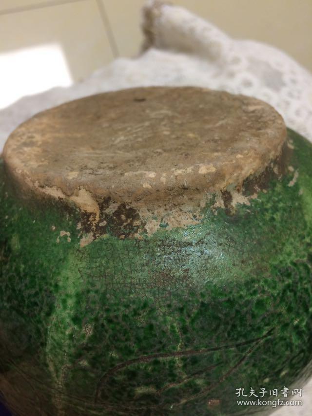 辽代窑变绿釉刻花扁壶,带窑变的辽瓷非常少
