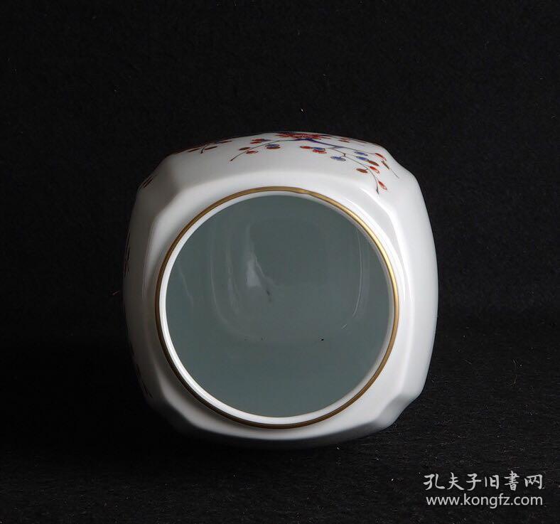 产地:日本 材质:瓷 落款:深川制 尺寸:高21cm,直径11cm 品相:如图,带