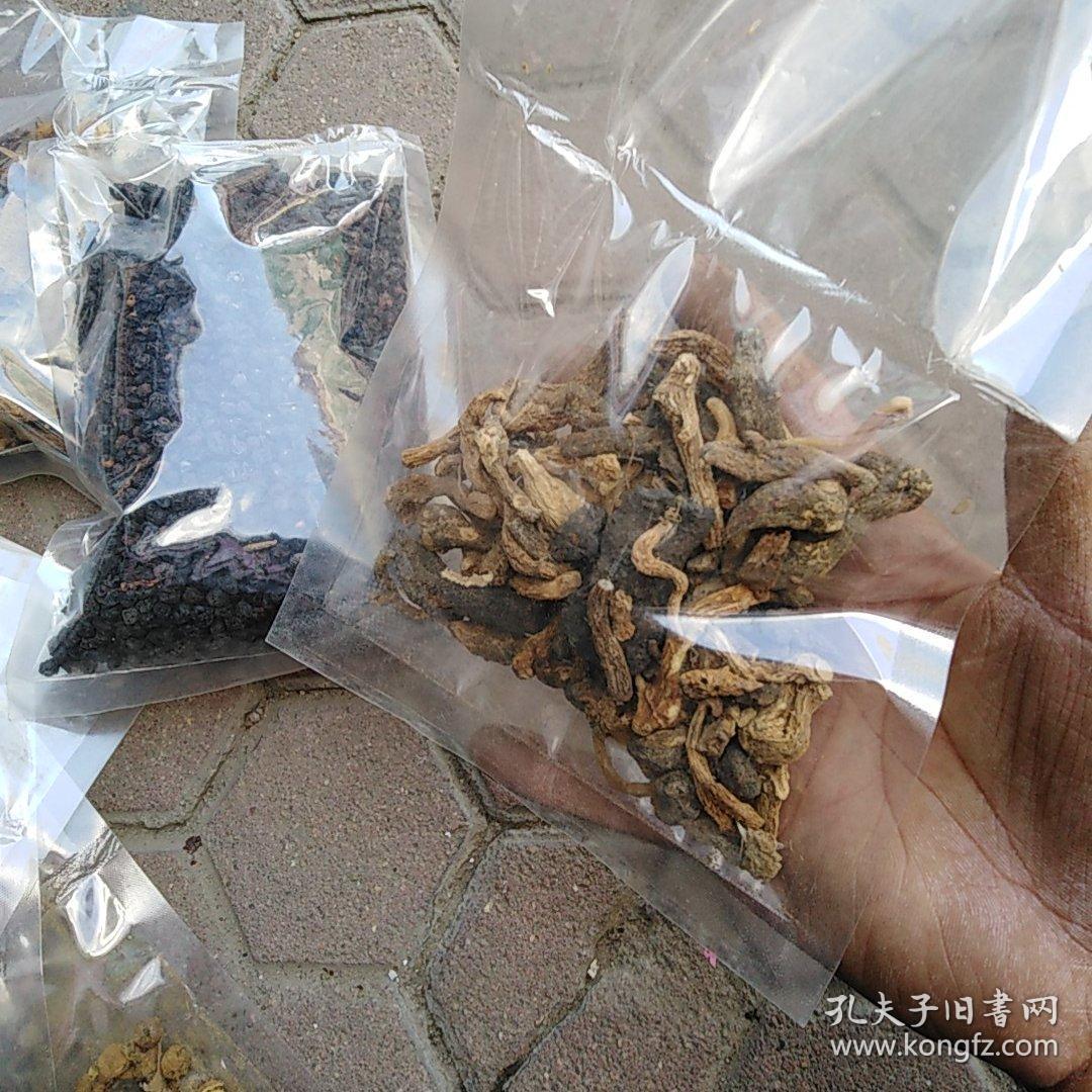 中药一堆,年代70至80年代,绝大多数都是内蒙古自治区中蒙医院的,有