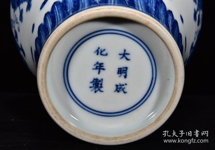 明成化青花葡萄纹梅瓶