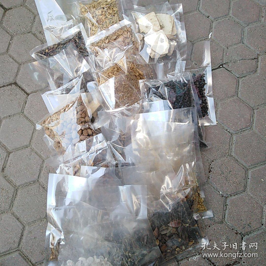 中药一堆年代70至80年代绝大多数都是内蒙古自治区中蒙医院的有收藏的