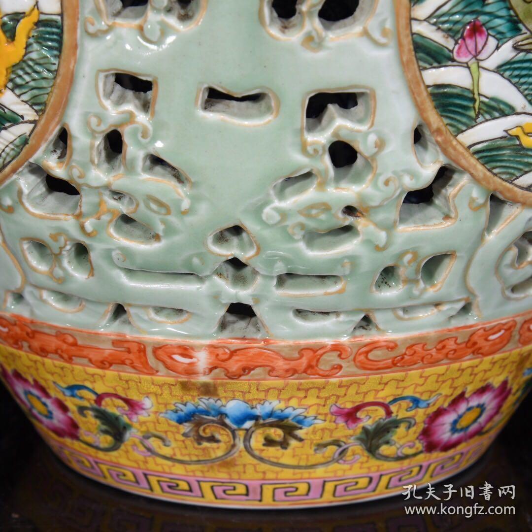 清乾隆描金镂空开窗鱼篓瓶41×24