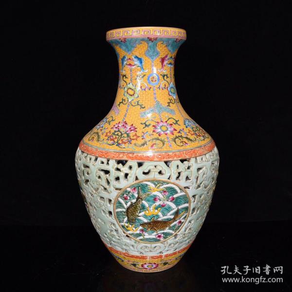 清乾隆描金镂空开窗鱼篓瓶41×24