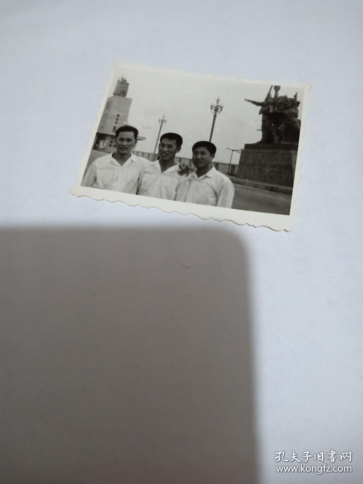 老照片【3男合影 76年.