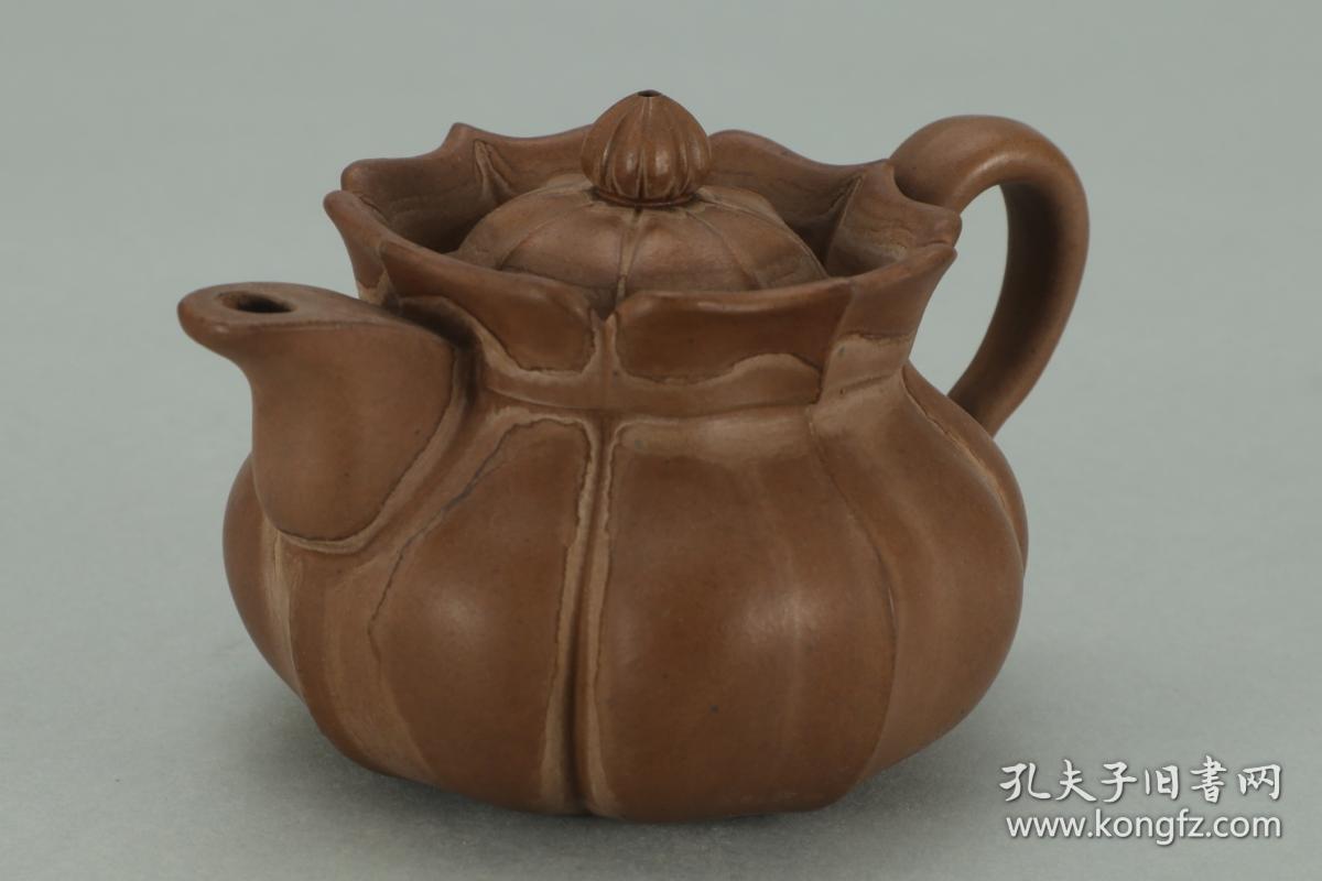 清代"陈子畦"款紫砂瓜棱壶