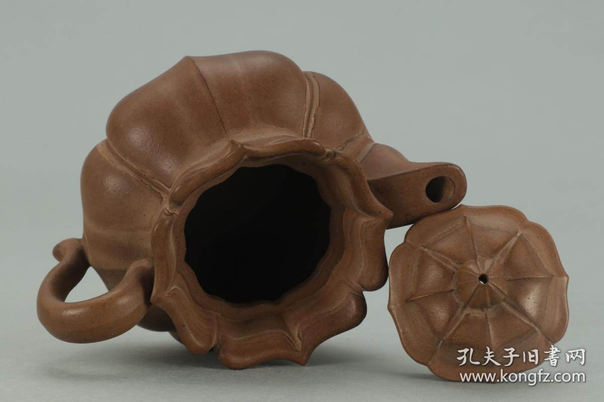 清代"陈子畦"款紫砂瓜棱壶
