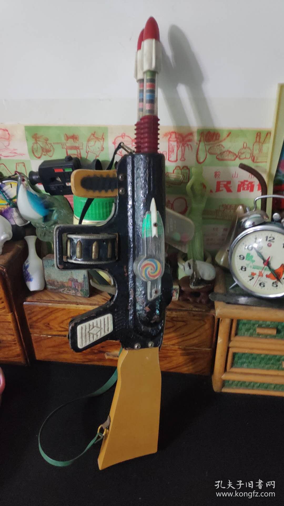 上世纪70-80年代铁皮火石玩具冲锋玩具童年怀旧老玩具