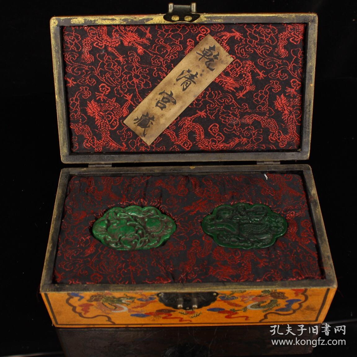 珍藏清代宫廷御用翡翠玉吊牌子一套l