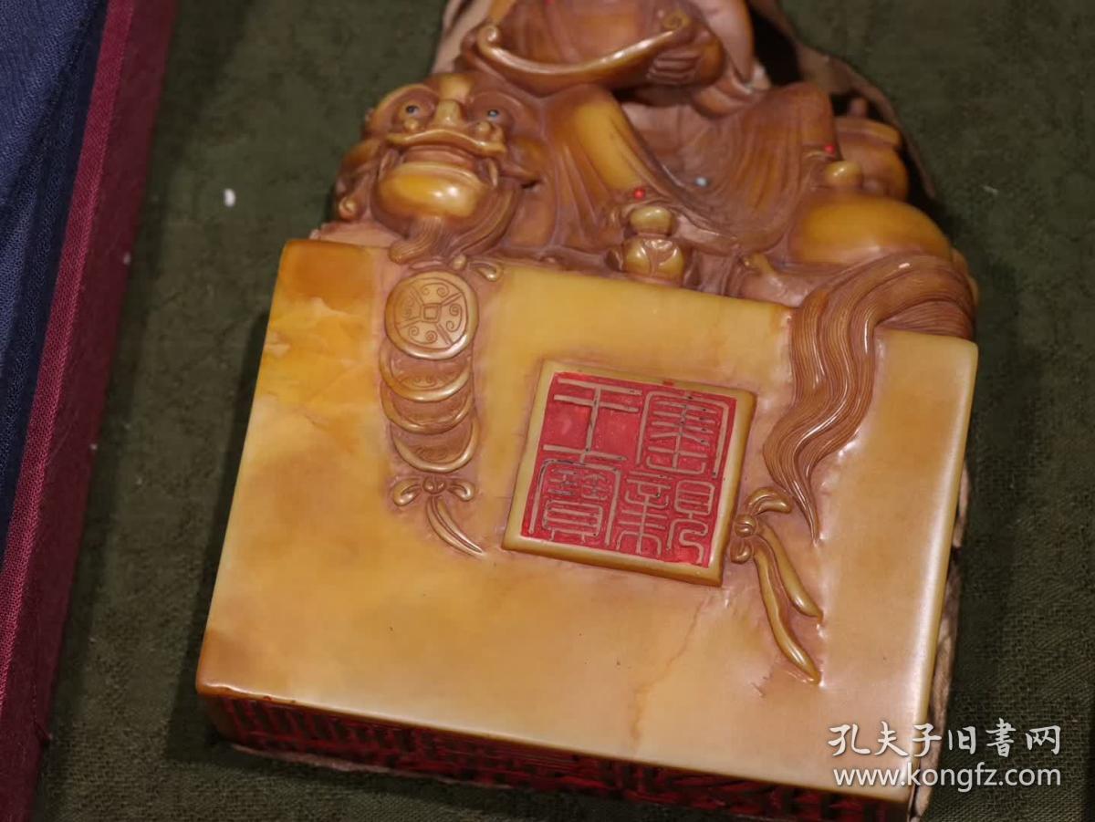 清代 田黄石雕伏虎罗汉印章. 规格:高12cm 宽8.7cm 重