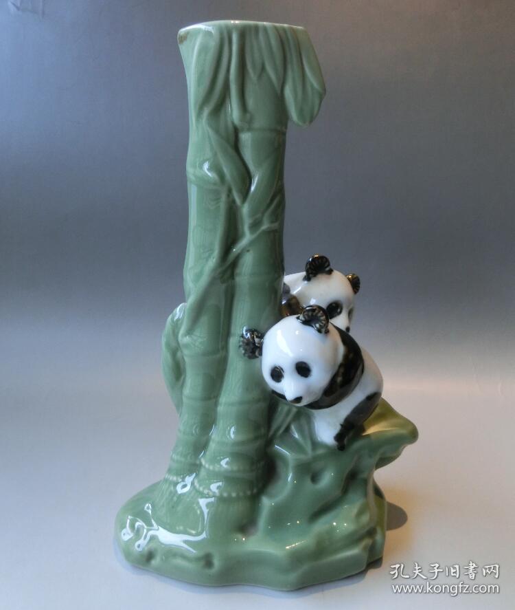 出口创汇,憨态可掬,惟妙惟肖,仿生瓷熊猫戏竹台灯座