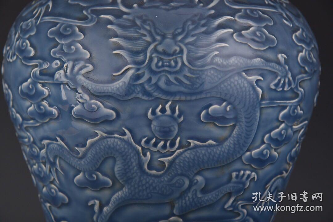 清乾隆蓝釉暗刻五龙纹梅瓶45x38厘米