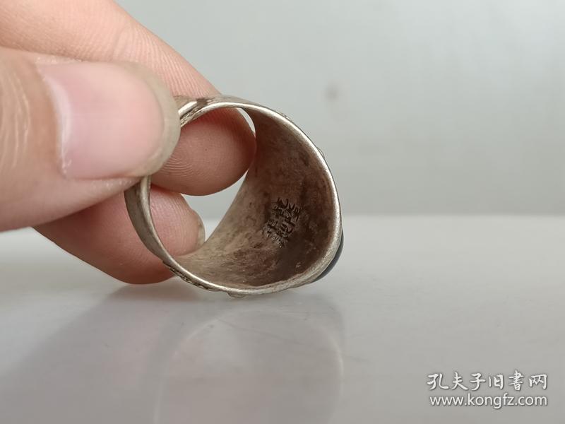 乡下收的清代足银镶嵌变色宝石戒指