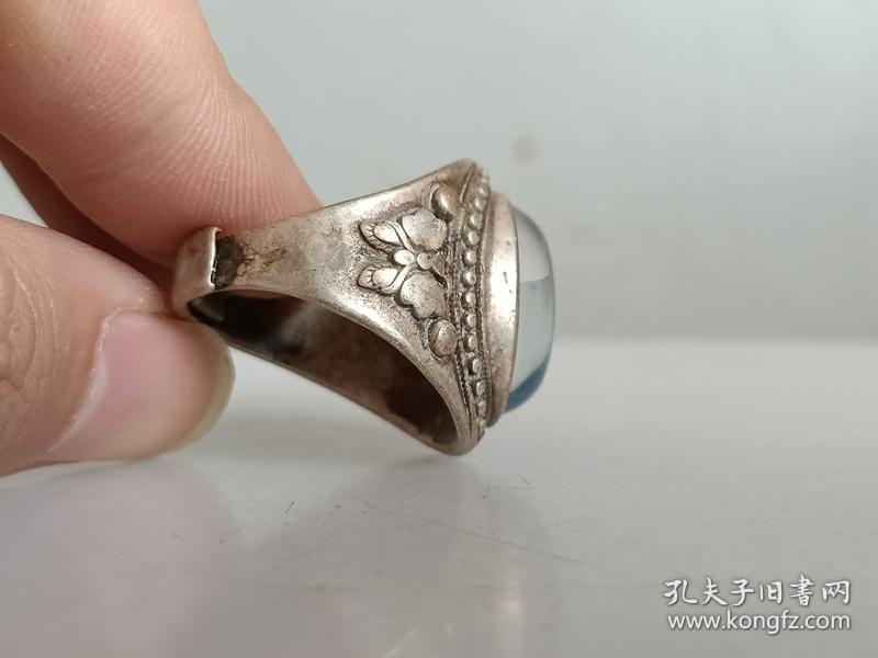 乡下收的清代足银镶嵌变色宝石戒指