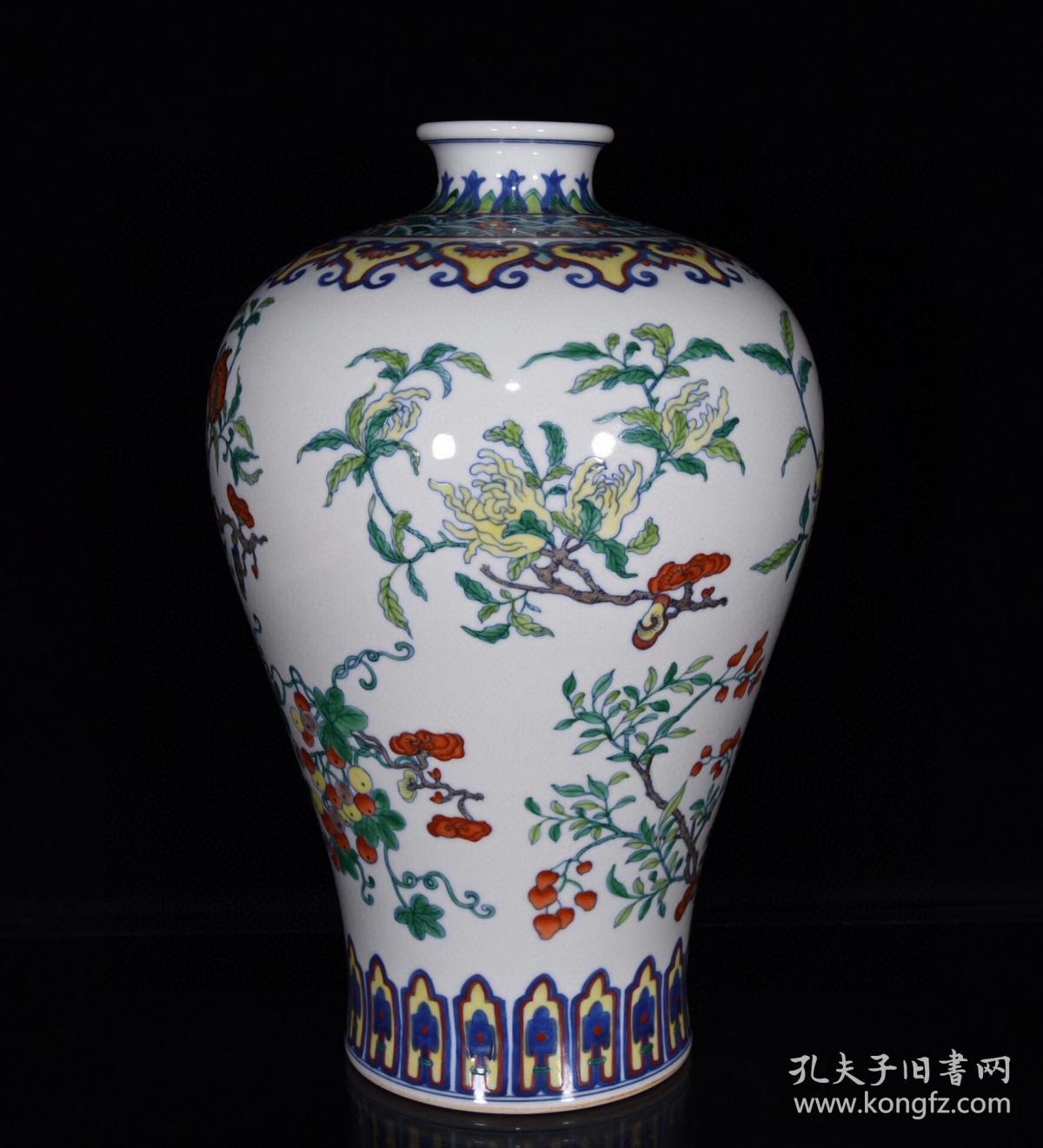 清雍正斗彩祥花瑞果纹梅瓶尺寸35*24厘米