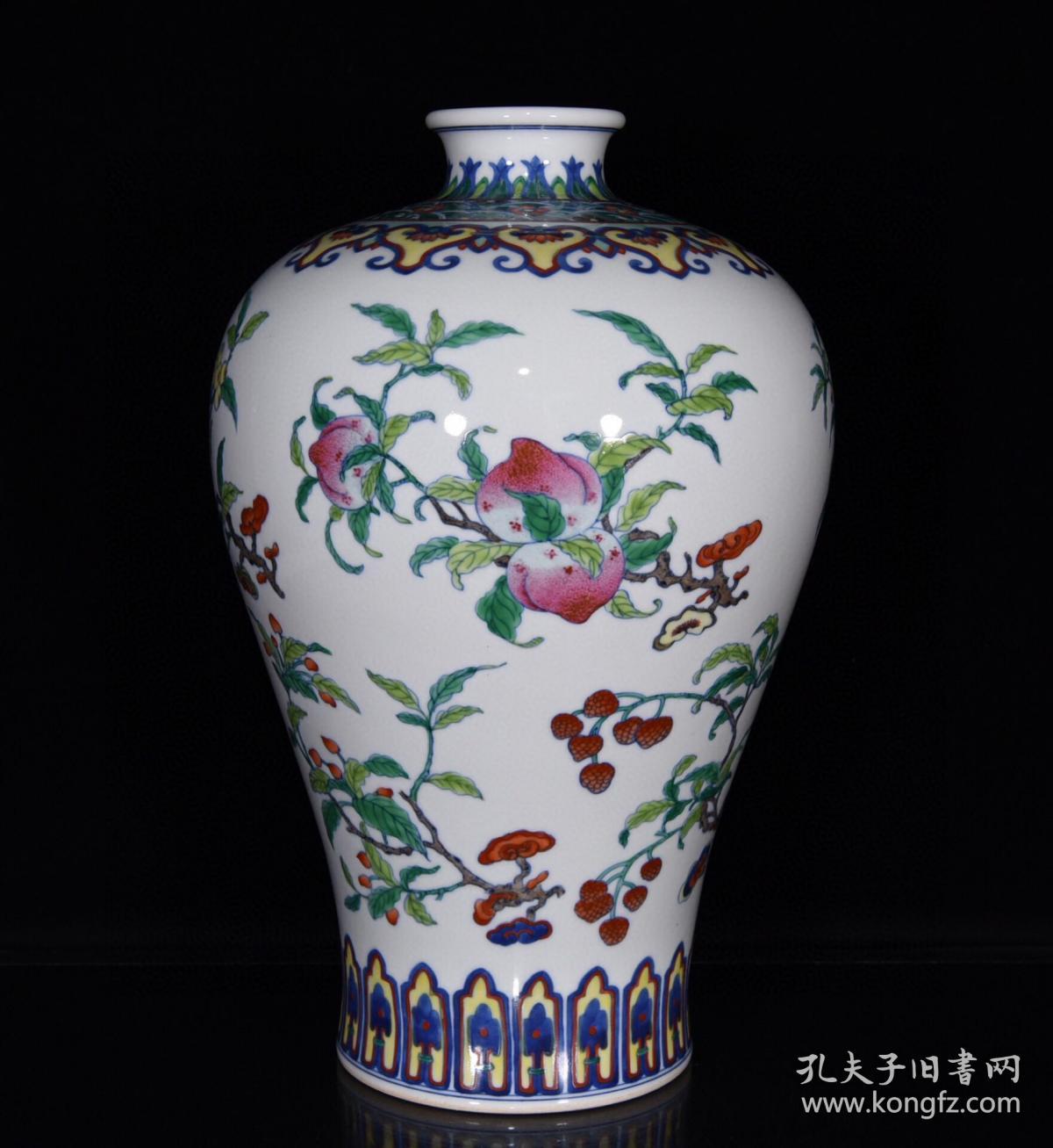 清雍正斗彩祥花瑞果纹梅瓶尺寸35*24厘米