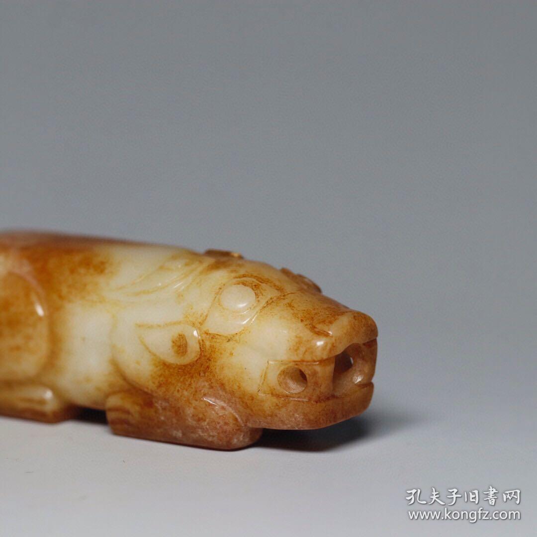 精品旧藏汉代老和田玉【玉猪】把件,雕工精湛,玉质细腻,包浆老道,细节
