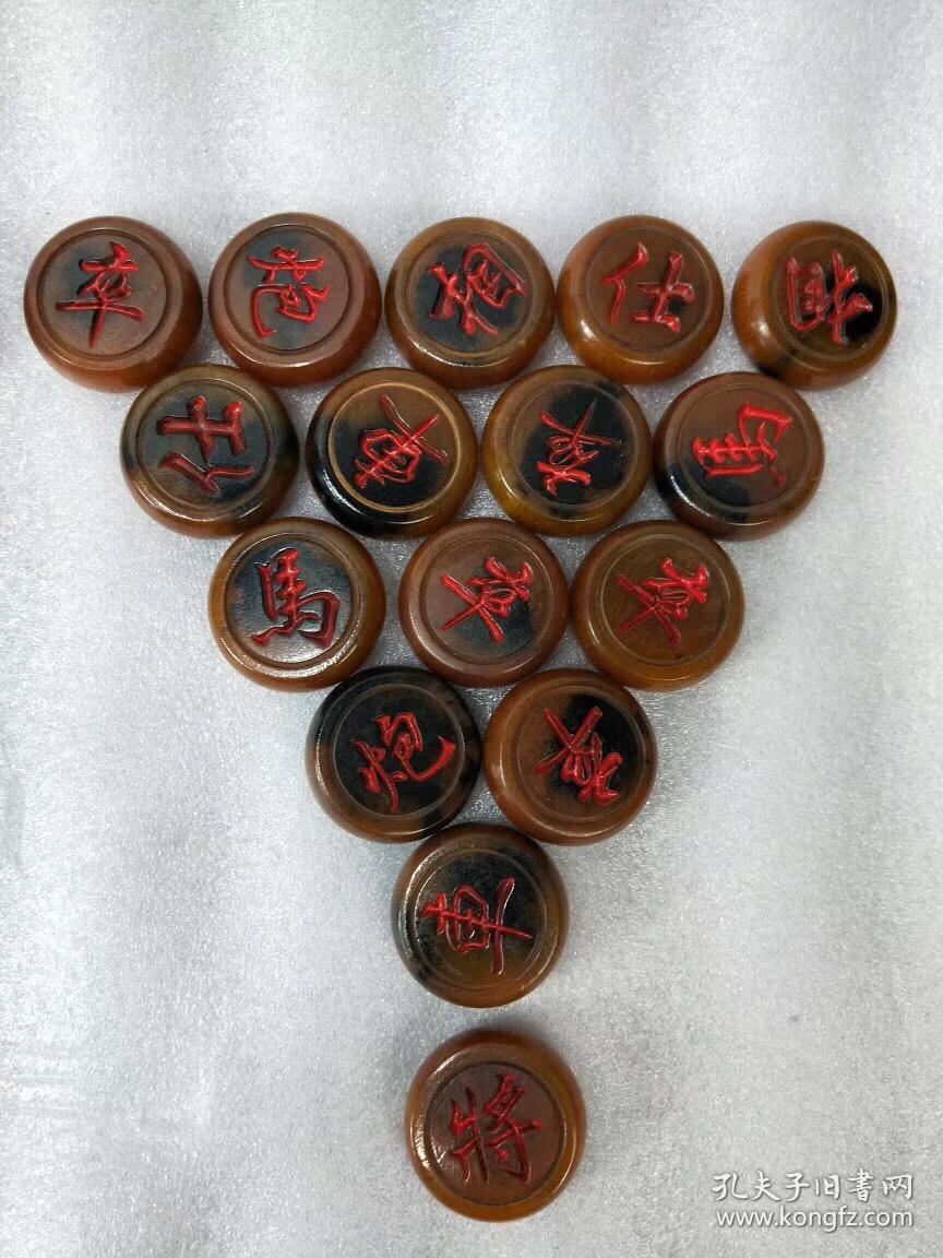 旧藏牛角象棋,纹理清晰,成色一流,保存完好,收藏佳品