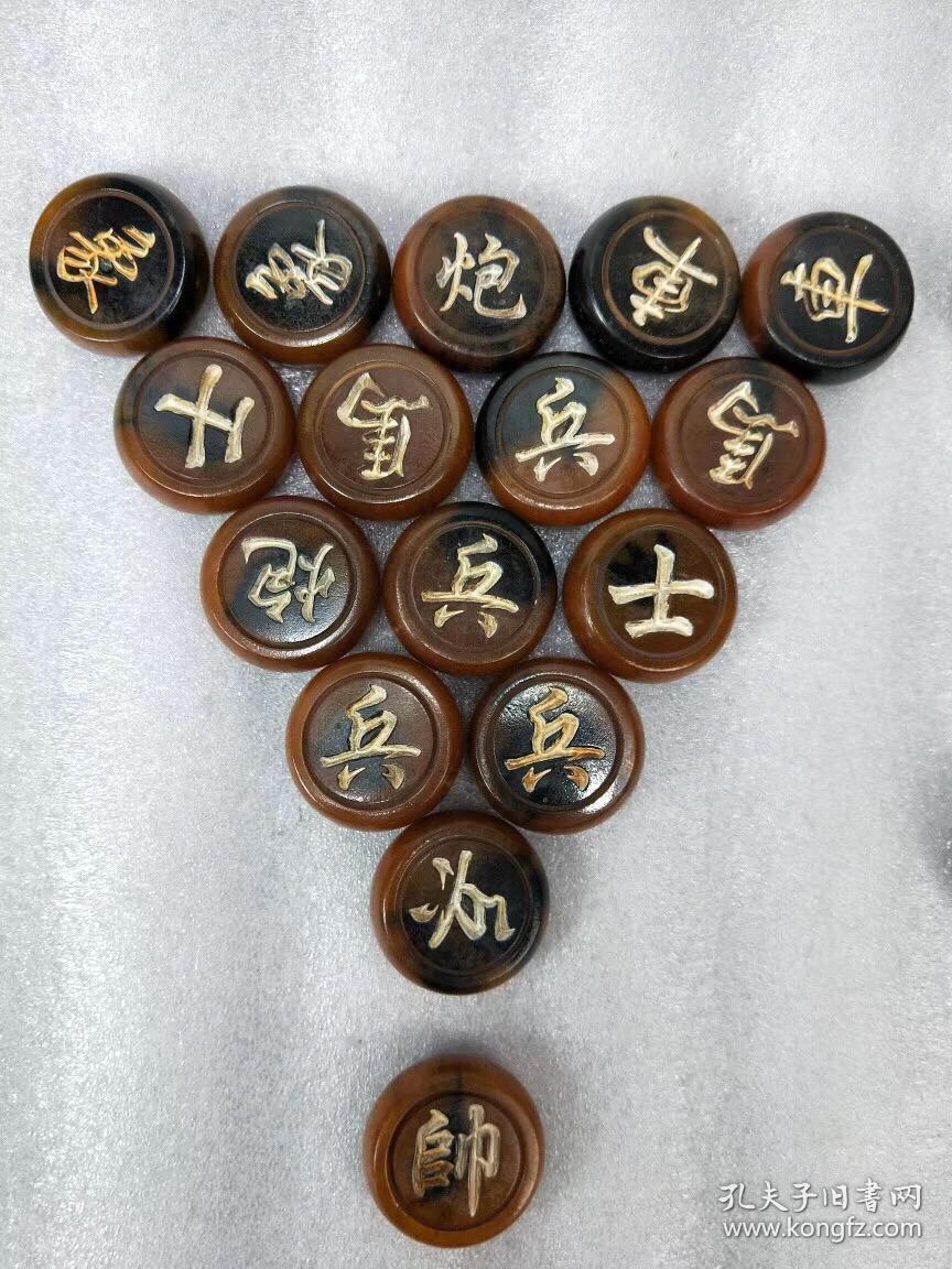 旧藏牛角象棋,纹理清晰,成色一流,保存完好,收藏佳品