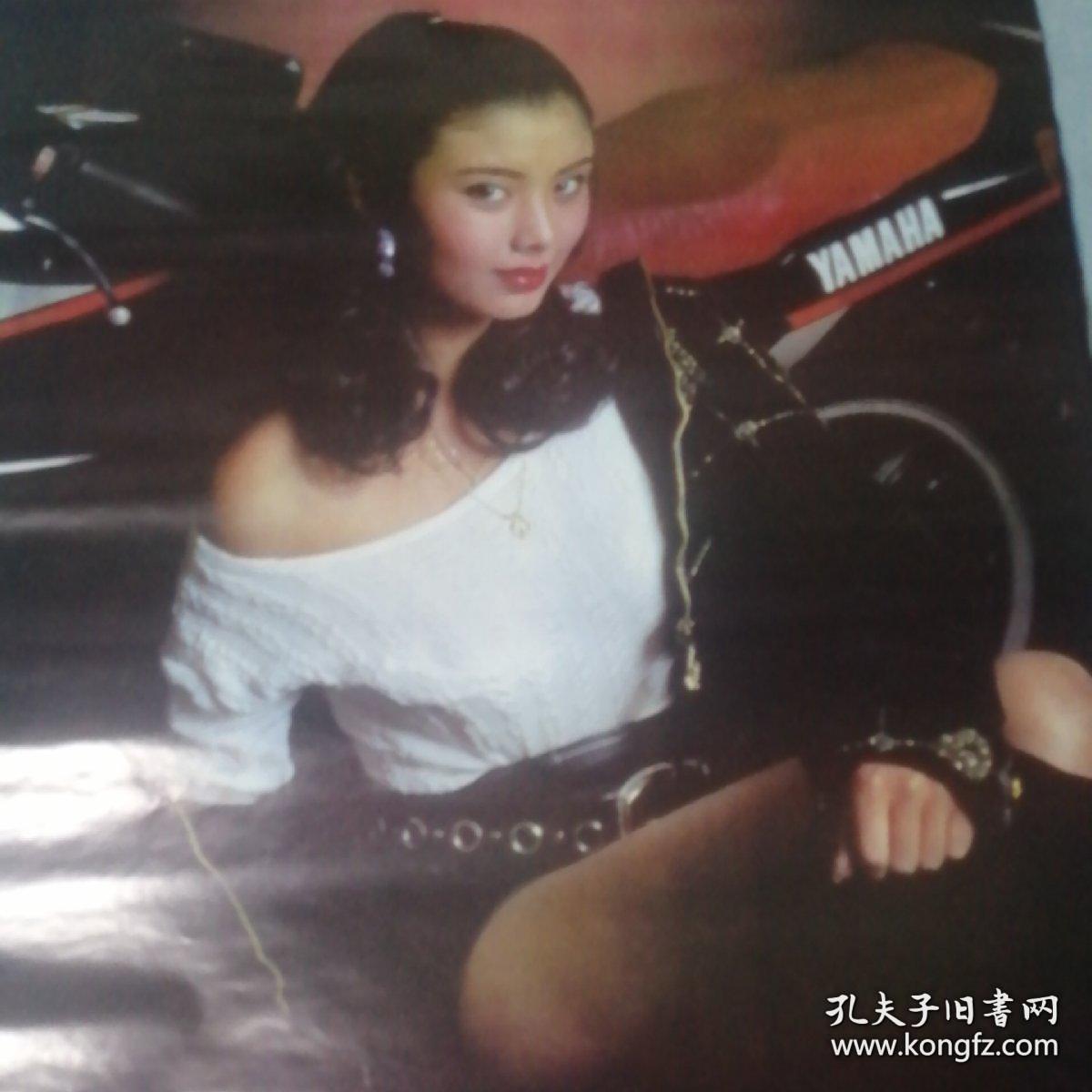 摩托女郞泳装美女挂历12张全