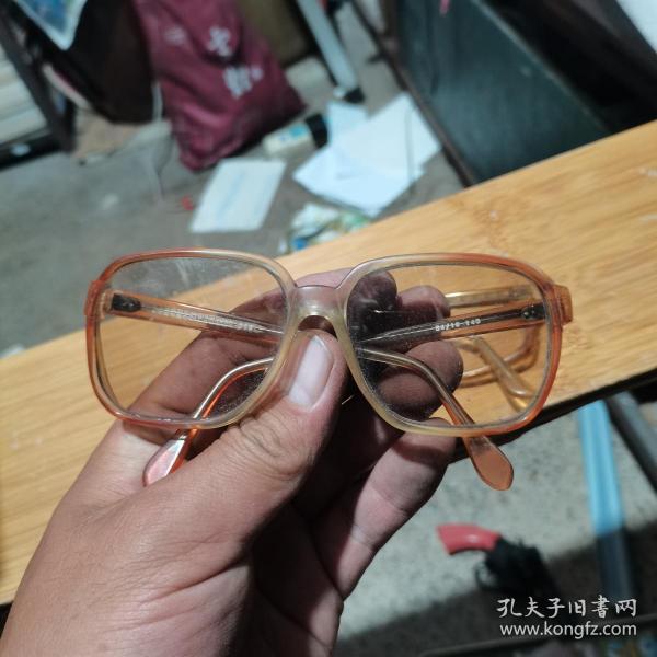 眼镜2年不换回怎么,眼镜2年不换回怎么处理