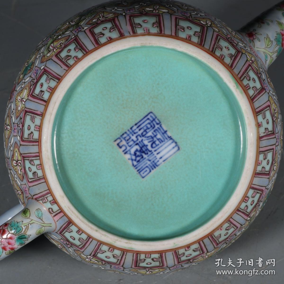 大清嘉庆年制 珐琅彩描金花卉纹茶壶