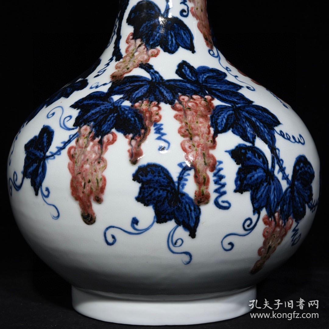 明宣德青花釉里红葡萄纹赏瓶