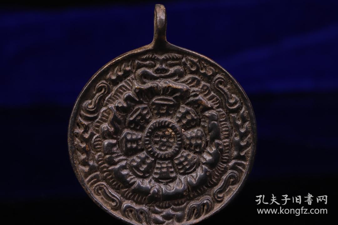 珍藏西藏收老铜錾刻八宝九宫八卦牌