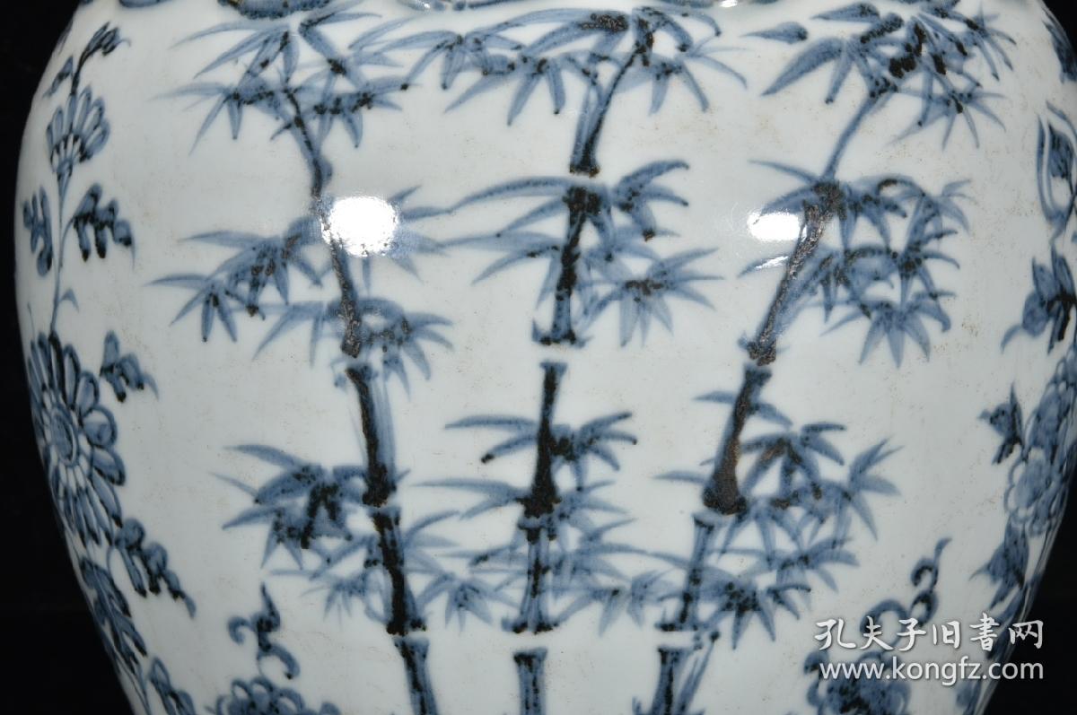 明洪武年青花竹子花卉纹梅瓶