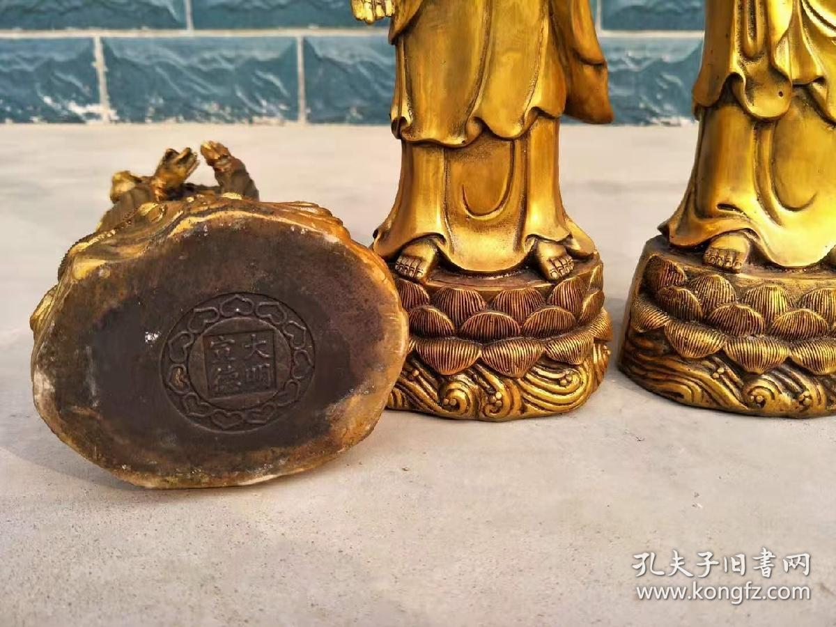 大明宣德年制铜鎏金『西方三圣,又称阿弥陀三尊,中间是阿弥陀佛,左