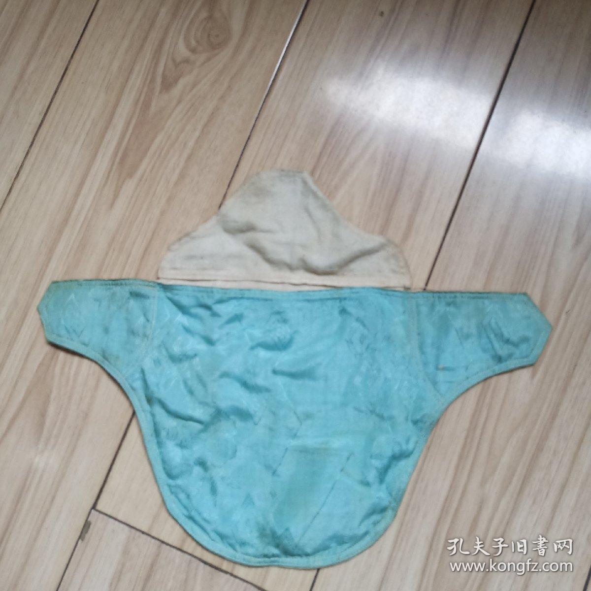 晚清民国时期蜀绣肚兜