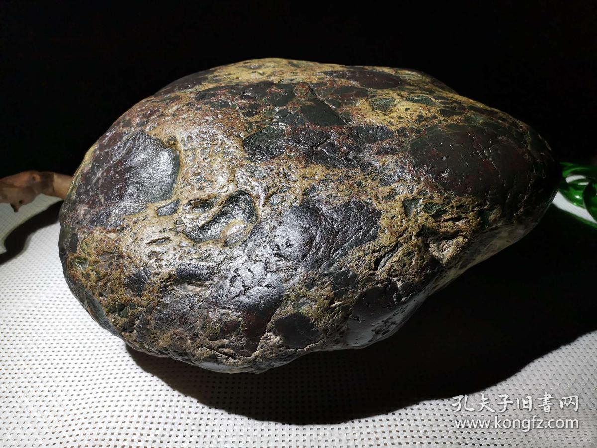 陨石原石,月球陨石"珍藏版橄榄辉陨石王"原石,极为罕见,特大绿色月球