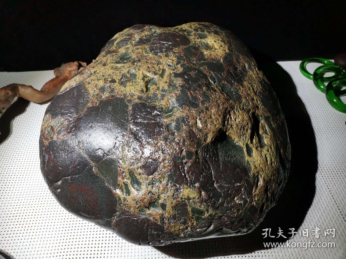 陨石原石,月球陨石"珍藏版橄榄辉陨石王"原石,极为罕见,特大绿色月球