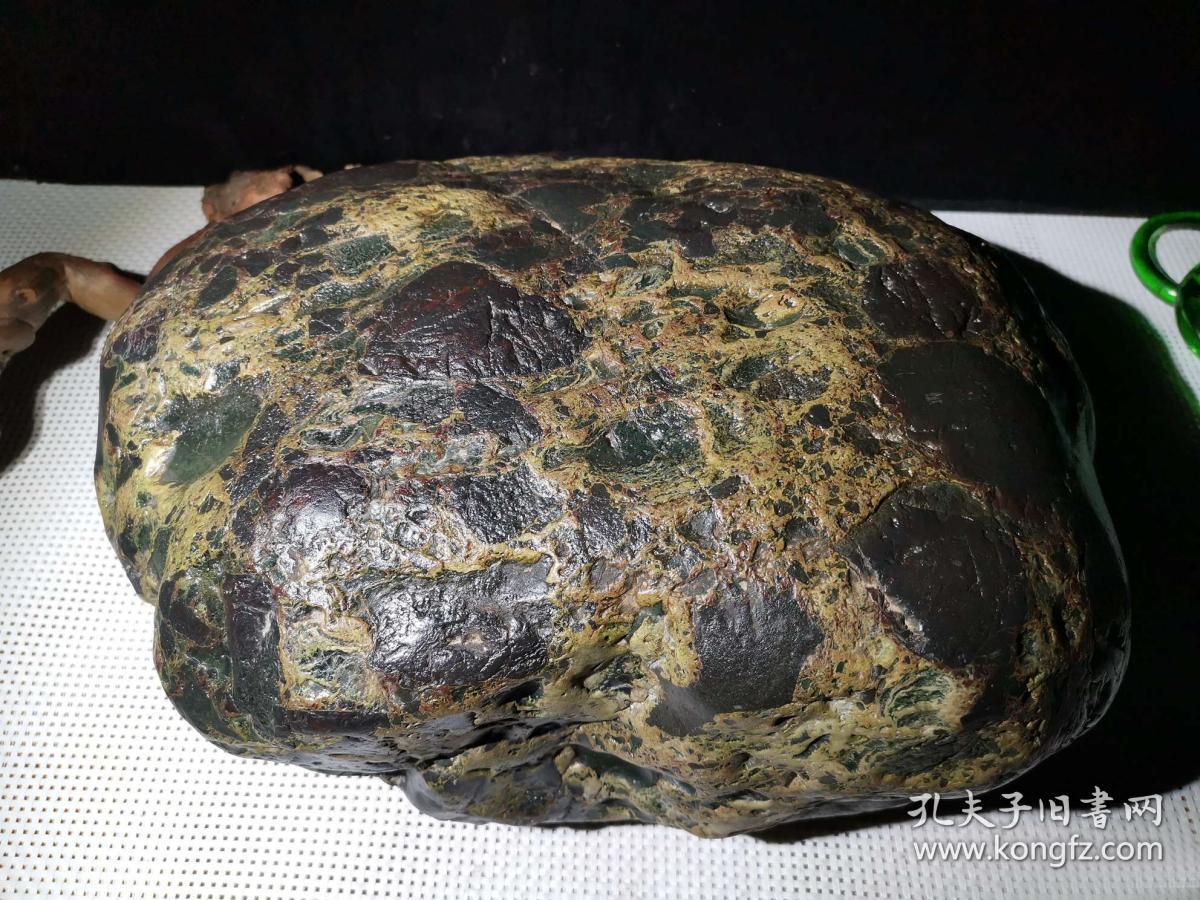 陨石原石,月球陨石"珍藏版橄榄辉陨石王"原石,极为罕见,特大绿色月球