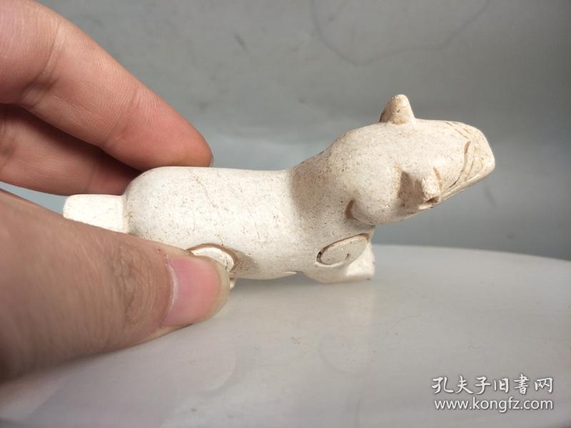 乡下收的鸡骨白玉兽手把件