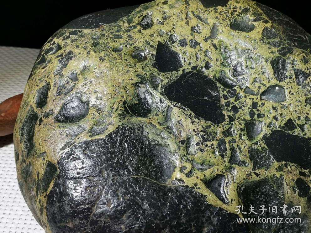 没有处理过橄榄陨石原石图片橄榄陨石的特征和图片新疆陨石